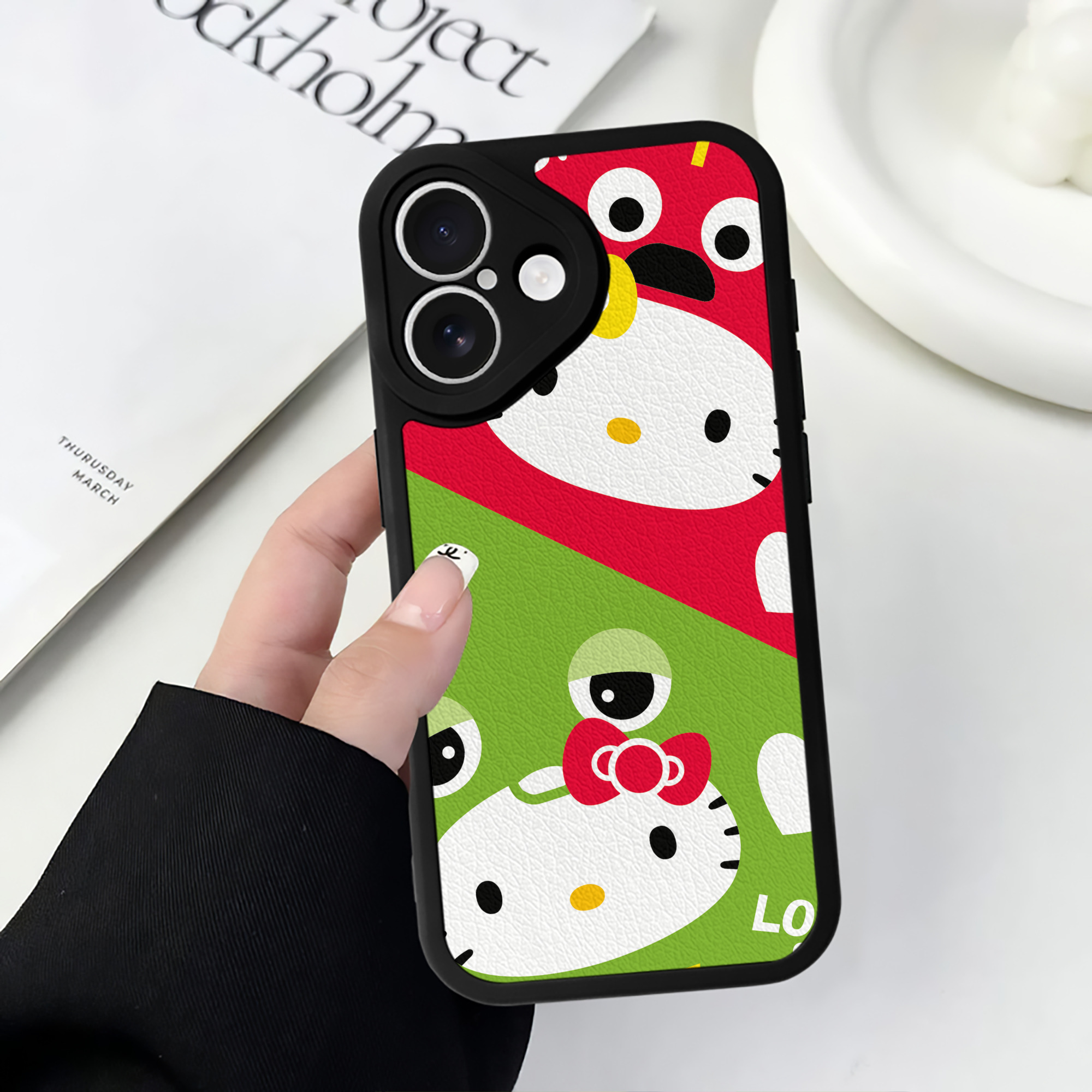 （画像用） Hello Kitty ハローキティ 【iPhone 16シリーズ対応】シリコンスマホケース（レザー調） 材質：シリコン